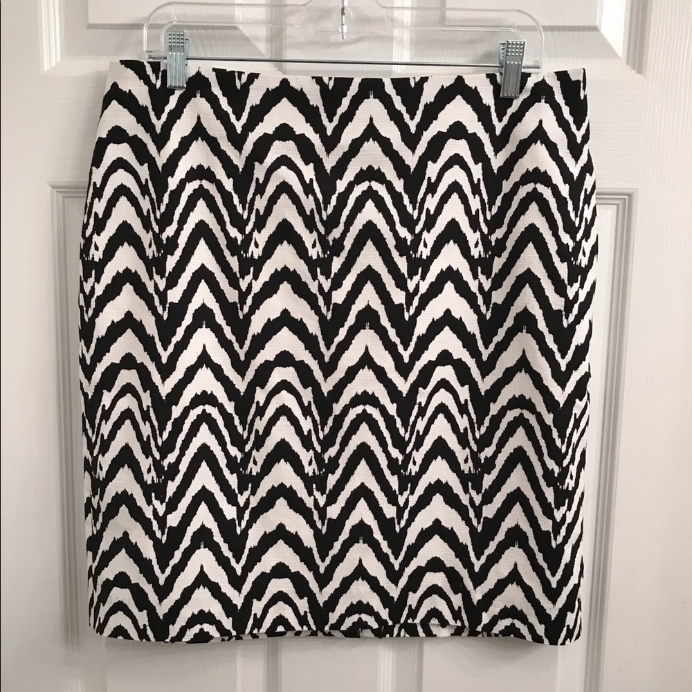 BANANA REPUBLIC Factory Outlet Skirt Chevron Striped Size 12 NWT